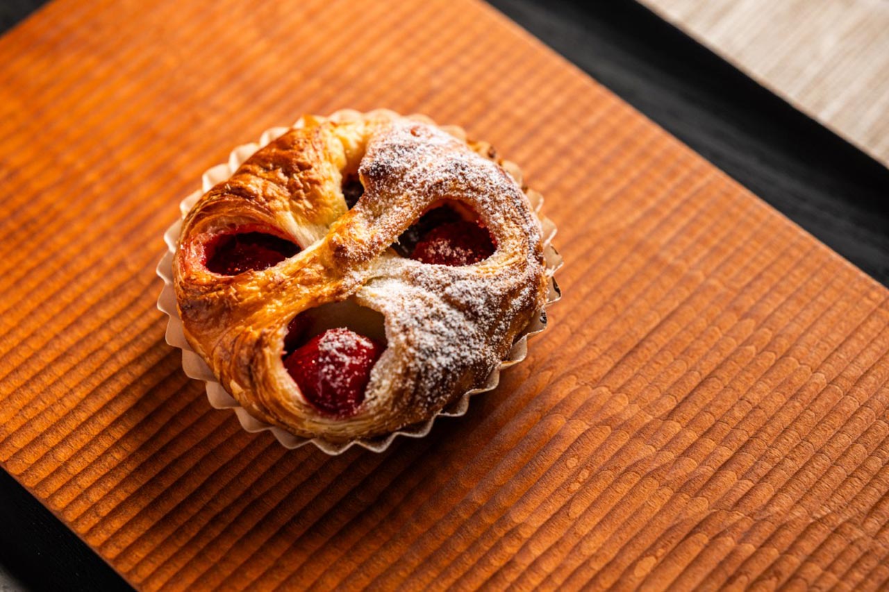 苺コンポート大福デニッシュ