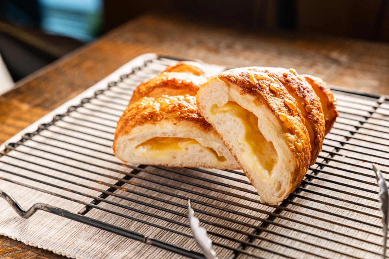 ジャンボ　とろ生チーズブレッド