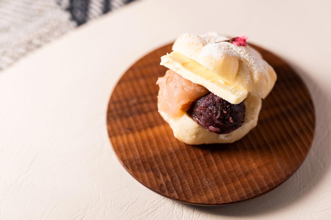 桜と粒あんの２色あんバター