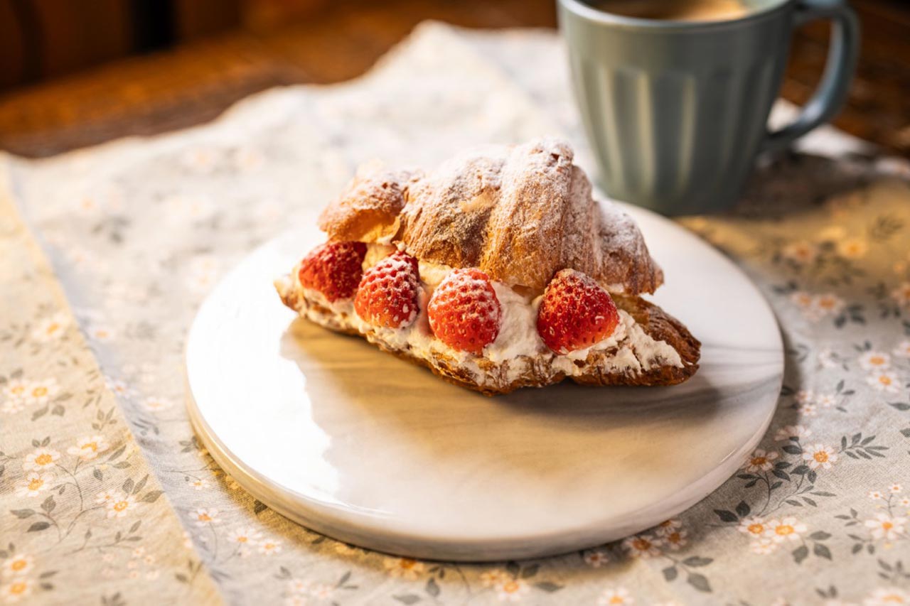 苺のクロワッサン